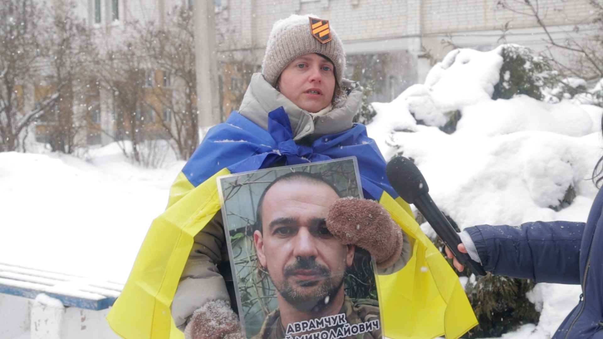 "Я видел, он живой": истории семей, которые ждут своих из плена на каждом обмене